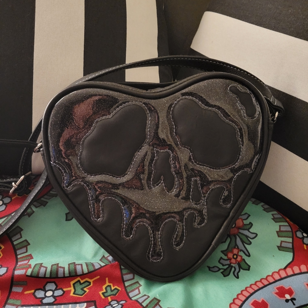 Love, pain and stitches poison apple heart bag